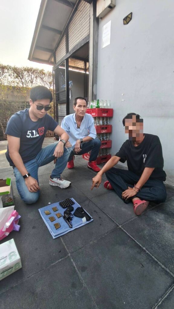 191 จับกุมตัวนายชัยวัฒน์ หรือเอ็ม ใจเร็ว อายุ 38 ปีที่อยู่ 5/3 หมู่ที่ 16 ตำบลตะคร้อ อำเภอไพศาลี จังหวัดนครสวรรค์ 27