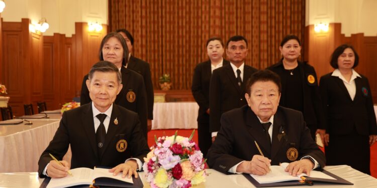มูลนิธิป่อเต็กตึ๊ง ร่วมลงนามถวายพระพร พระบาทสมเด็จพระเจ้าอยู่หัว และสมเด็จพระนางเจ้าฯ พระบรมราชินี เนื่องในโอกาสวันขึ้นปีใหม่ พุทธศักราช 2569 25 มูลนิธิป่อเต็กตึ๊ง ร่วมลงนามถวายพระพร พระบาทสมเด็จพระเจ้าอยู่หัว และสมเด็จพระนางเจ้าฯ พระบรมราชินี เนื่องในโอกาสวันขึ้นปีใหม่ พุทธศักราช 2569