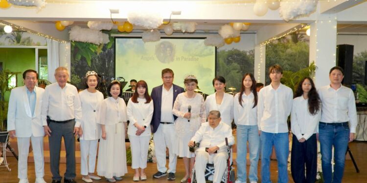 อลังการงานปีใหม่ “Angels in Paradise” ปีที่ 18 รวมพลังมิตรภาพสายสังคม–ธุรกิจ ใต้ร่มพระบารมี น้อมเสด็จสู่สวรรคาลัย 25 อลังการงานปีใหม่ “Angels in Paradise” ปีที่ 18 รวมพลังมิตรภาพสายสังคม–ธุรกิจ ใต้ร่มพระบารมี น้อมเสด็จสู่สวรรคาลัย