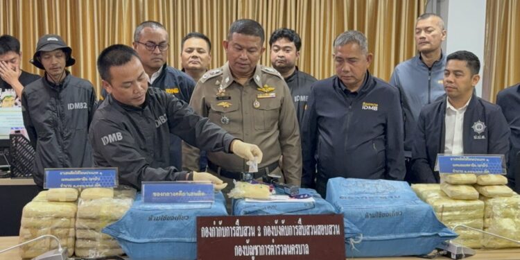 สืบนครบาลซัดไม่เลี้ยง! ทลายแก๊ง “เนส นวมินทร์” ยึดยาบ้าล้านเม็ด สกัดขบวนการส่งภาคตะวันออก 25 สืบนครบาลซัดไม่เลี้ยง! ทลายแก๊ง “เนส นวมินทร์” ยึดยาบ้าล้านเม็ด สกัดขบวนการส่งภาคตะวันออก