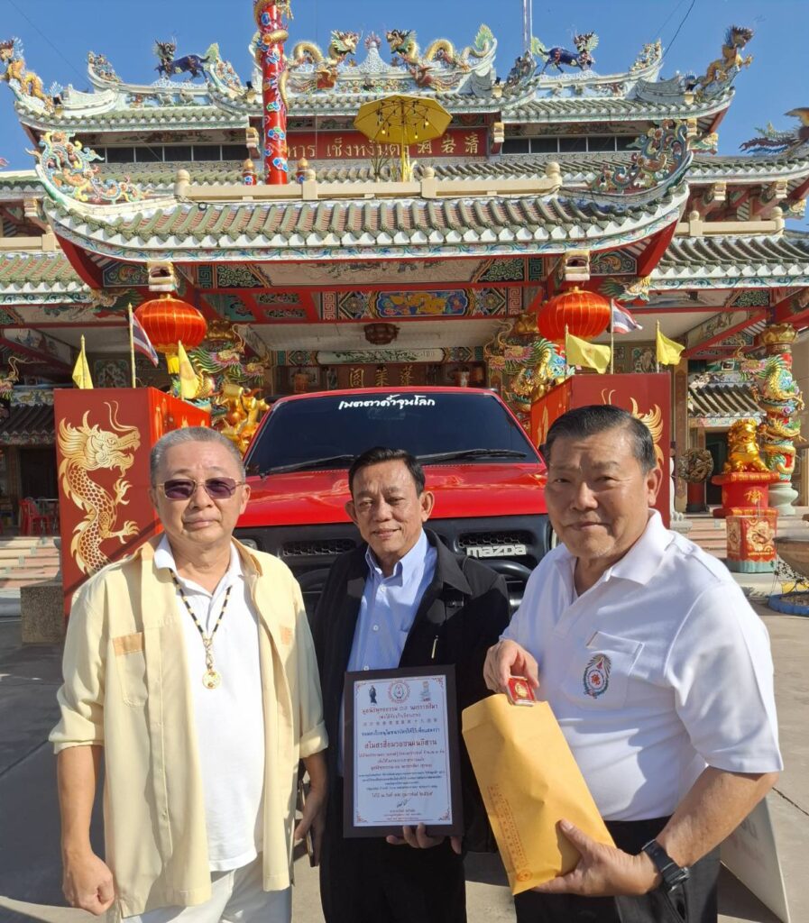 สโมสรสื่อมวลชนคนอีสาน มอบรถขับเคลื่อน 4 ล้อ เอนกประสงค์ ให้ " มูลนิธิ พุทธธรรม (ฮุก 31 ) โคราช 30