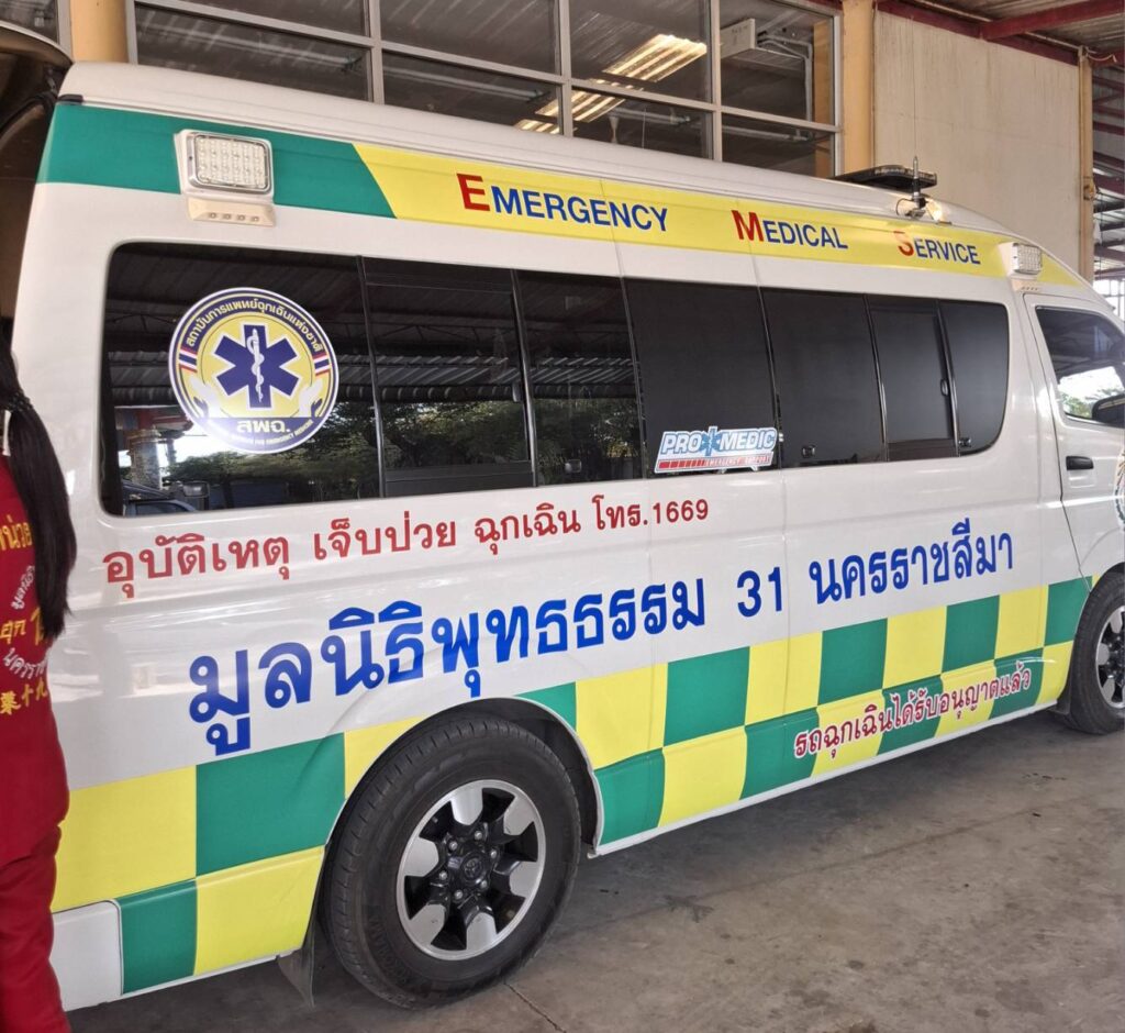 สโมสรสื่อมวลชนคนอีสาน มอบรถขับเคลื่อน 4 ล้อ เอนกประสงค์ ให้ " มูลนิธิ พุทธธรรม (ฮุก 31 ) โคราช 27