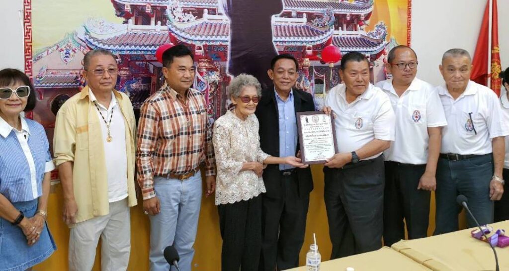 สโมสรสื่อมวลชนคนอีสาน มอบรถขับเคลื่อน 4 ล้อ เอนกประสงค์ ให้ " มูลนิธิ พุทธธรรม (ฮุก 31 ) โคราช 26