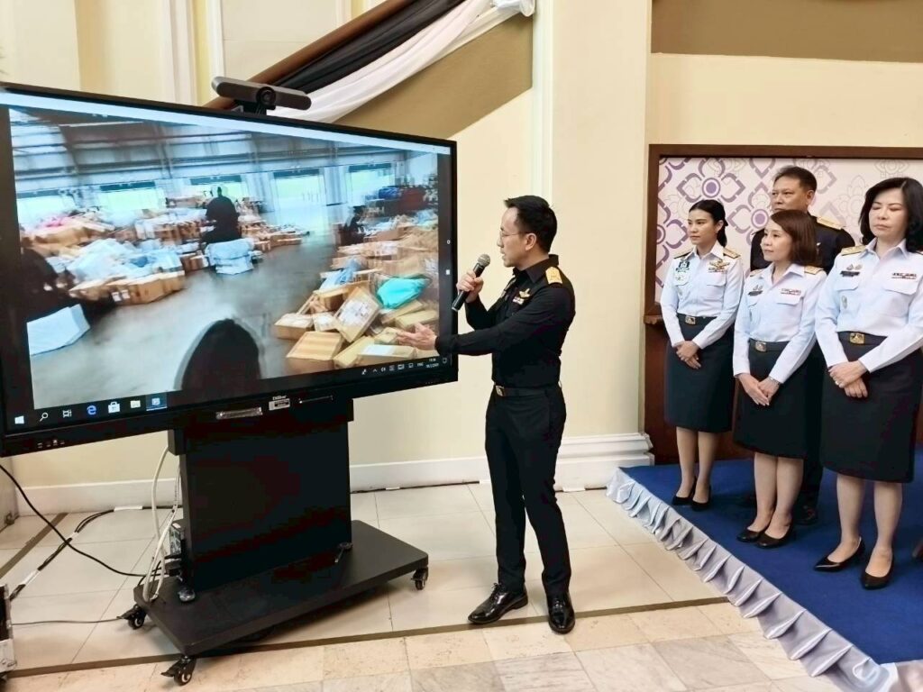 กรมศุลกากรแถลงผลการปราบปรามการลักลอบนำเข้าบุหรี่และบุหรี่ไฟฟ้ามูลค่ารวมกว่า 169 ล้านบาท 32