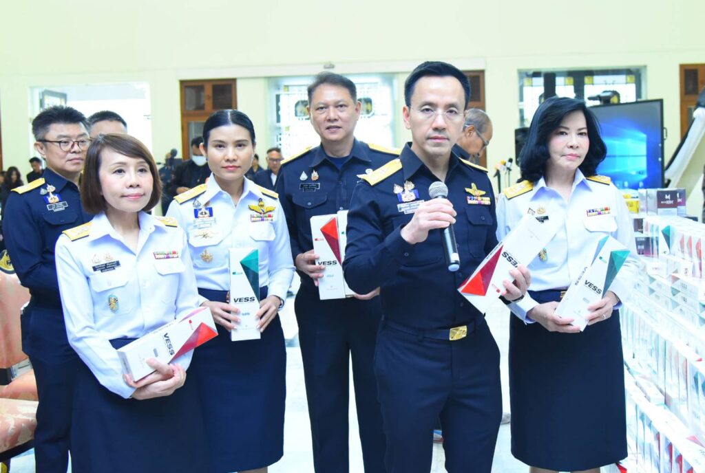กรมศุลกากรแถลงผลการปราบปรามการลักลอบนำเข้าบุหรี่และบุหรี่ไฟฟ้ามูลค่ารวมกว่า 169 ล้านบาท 26