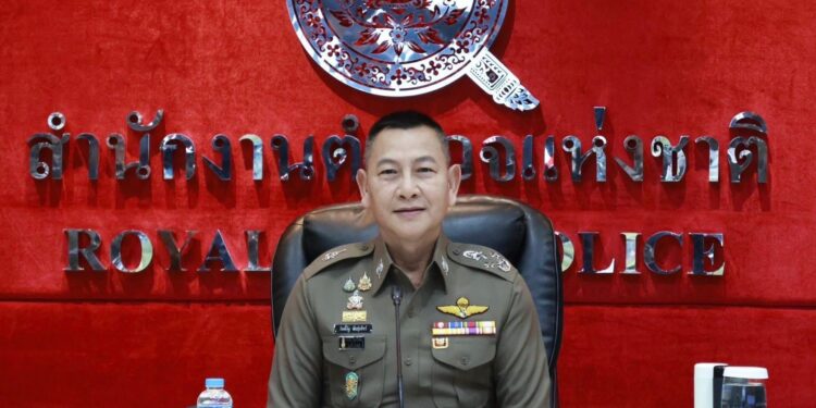 ผบ.ตร.เซ็นตั้ง "อัคราเดช" อดีตตำรวจมือปราบ นั่งที่ปรึกษา เสริมทัพป้องกันอาชญากรรม เร่งขับเคลื่อนนโยบายปี 69 25 ผบ.ตร.เซ็นตั้ง “อัคราเดช” อดีตตำรวจมือปราบ นั่งที่ปรึกษา เสริมทัพป้องกันอาชญากรรม เร่งขับเคลื่อนนโยบายปี 69