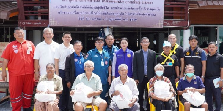 มูลนิธิป่อเต็กตึ๊ง จัดงบฯ กว่า 18.25 ล้านบาท ซับน้ำตา ส่งต่อกำลังใจ ในโครงการฟื้นฟูหลังน้ำลดแก่ผู้ประสบภัยน้ำท่วม 9 จังหวัดภาคใต้ 25 มูลนิธิป่อเต็กตึ๊ง จัดงบฯ กว่า 18.25 ล้านบาท ซับน้ำตา ส่งต่อกำลังใจ ในโครงการฟื้นฟูหลังน้ำลดแก่ผู้ประสบภัยน้ำท่วม 9 จังหวัดภาคใต้