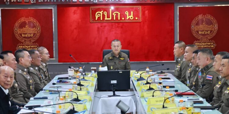 ทองพุ่ง–โจรจ้อง! ผบ.ตร.สั่งคุมเข้มร้านทองทั่วกรุง ชี้ 147 จุดเสี่ยง ลั่นยกระดับปิดช่องโจร 25 ทองพุ่ง–โจรจ้อง! ผบ.ตร.สั่งคุมเข้มร้านทองทั่วกรุง ชี้ 147 จุดเสี่ยง ลั่นยกระดับปิดช่องโจร