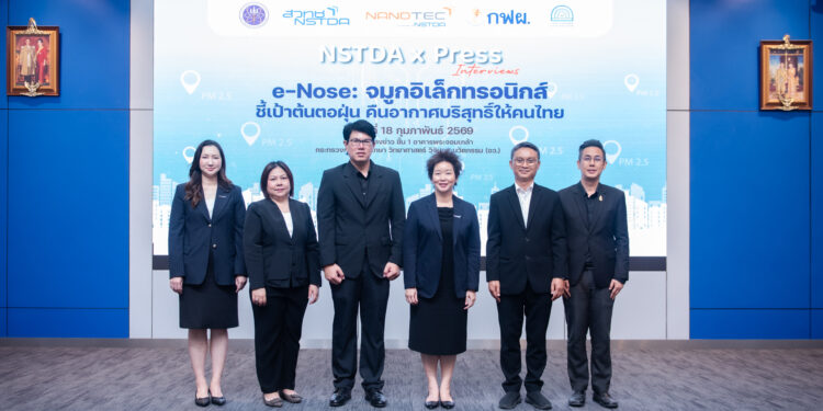 นาโนเทค-สวทช. ส่ง “e-Nose” นวัตกรรมสายลับจมูกอิเล็กทรอนิกส์ชี้เป้าต้นตอ PM2.5 มุ่งแก้ฝุ่นพิษอย่างยั่งยืน 25 นาโนเทค-สวทช. ส่ง “e-Nose” นวัตกรรมสายลับจมูกอิเล็กทรอนิกส์ชี้เป้าต้นตอ PM2.5 มุ่งแก้ฝุ่นพิษอย่างยั่งยืน