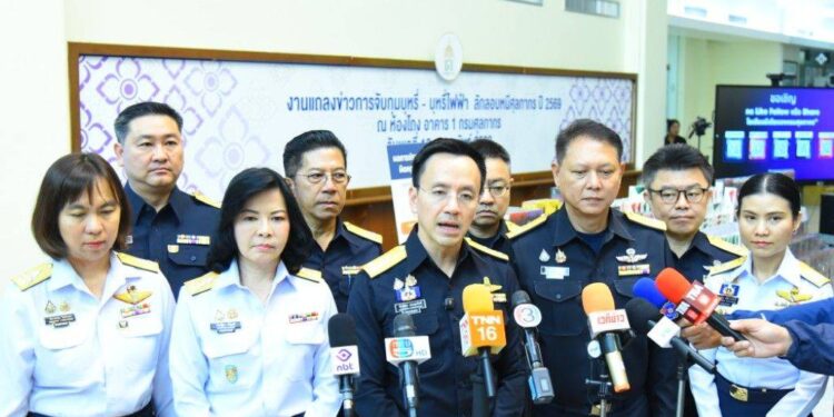 กรมศุลกากรแถลงผลการปราบปรามการลักลอบนำเข้าบุหรี่และบุหรี่ไฟฟ้ามูลค่ารวมกว่า 169 ล้านบาท 25 กรมศุลกากรแถลงผลการปราบปรามการลักลอบนำเข้าบุหรี่และบุหรี่ไฟฟ้ามูลค่ารวมกว่า 169 ล้านบาท