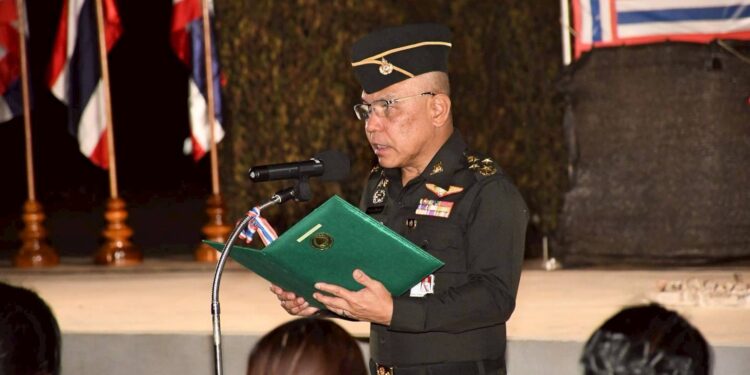 นักรบ พบ รด. ครั้งที่ 1 ณ ค่ายฝึกนักศึกษาวิชาทหาร (เขาชนไก่) จังหวัดกาญจนบุรี 25 นักรบ พบ รด. ครั้งที่ 1 ณ ค่ายฝึกนักศึกษาวิชาทหาร (เขาชนไก่) จังหวัดกาญจนบุรี