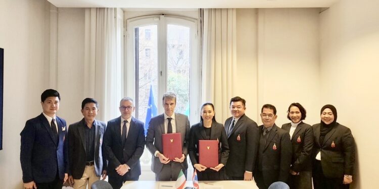 สร้างบัณฑิตแฟชั่นยุคใหม่ SSRU ลงนามพันธมิตรอิตาลี IIFM เปิดประสบการณ์เรียนรู้แบรนด์ชั้นนำโลก 25 สร้างบัณฑิตแฟชั่นยุคใหม่ SSRU ลงนามพันธมิตรอิตาลี IIFM เปิดประสบการณ์เรียนรู้แบรนด์ชั้นนำโลก