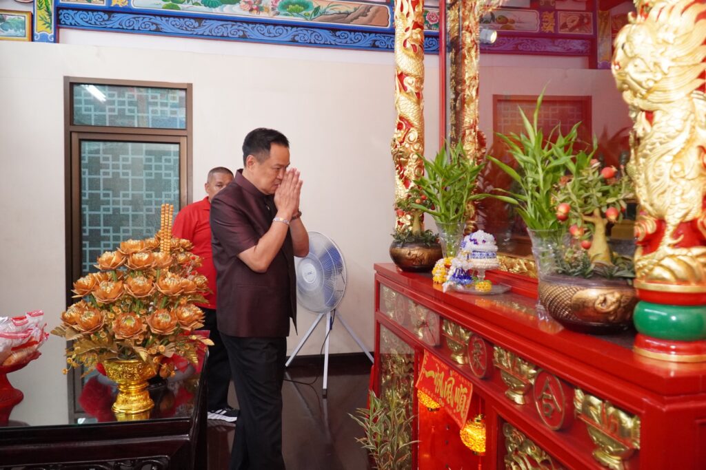 มูลนิธิป่อเต็กตึ๊ง ให้การต้อนรับนายอนุทิน ชาญวีรกูล รักษาการนายกรัฐมนตรี พร้อมคณะ เข้าสักการะหลวงปู่ไต้ฮง เนื่องในเทศกาลตรุษจีน ประจำปี 2569 ณ ศาลเจ้าไต้ฮงกง มูลนิธิป่อเต็กตึ๊ง พลับพลาไชย 33