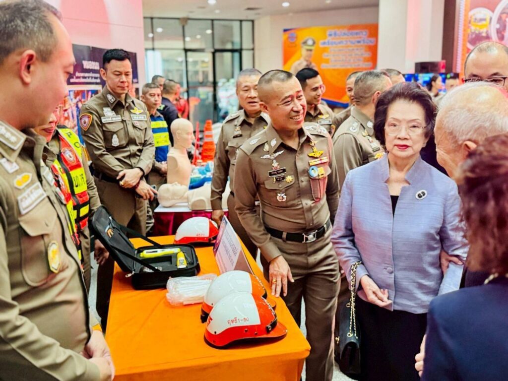 รอง ผบ.ตร. รับมอบรถจักรยานยนต์คุณภาพสูง สนับสนุนงานจราจรโครงการพระราชดำริ ผนึกกำลังภาคเอกชน เสริมศักยภาพงานจราจรเพื่อประชาชน 30