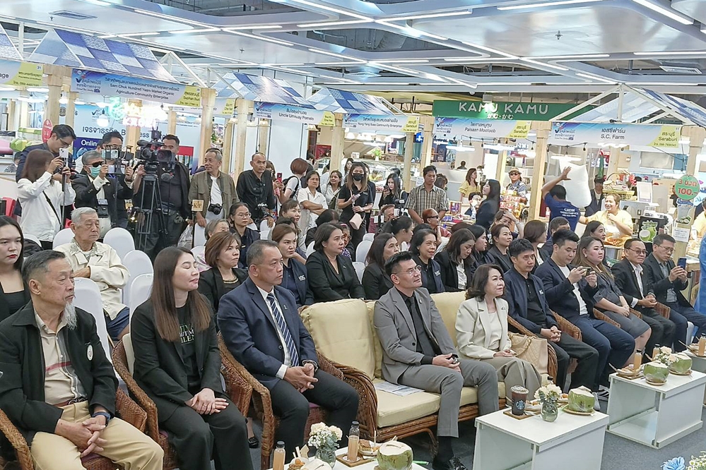 สำนักงานพาณิชย์จังหวัดภาคกลาง โดยสำนักงานพาณิชย์จังหวัดสระบุรี เปิดงาน “อัตลักษณ์วิถี ของดีภาคกลาง” ยกระดับ SME 17 จังหวัด สู่ตลาดสากล ณ ซีคอนบางแค 32