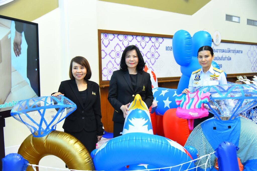 กรมศุลกากรร่วมกับกรมการค้าต่างประเทศ แถลงผลงานการจับกุมสินค้าหลีกเลี่ยงอากรตอบโต้การทุ่มตลาดและสินค้าสวมสิทธิ์ ปลอมแปลงถิ่นกำเนิด 31