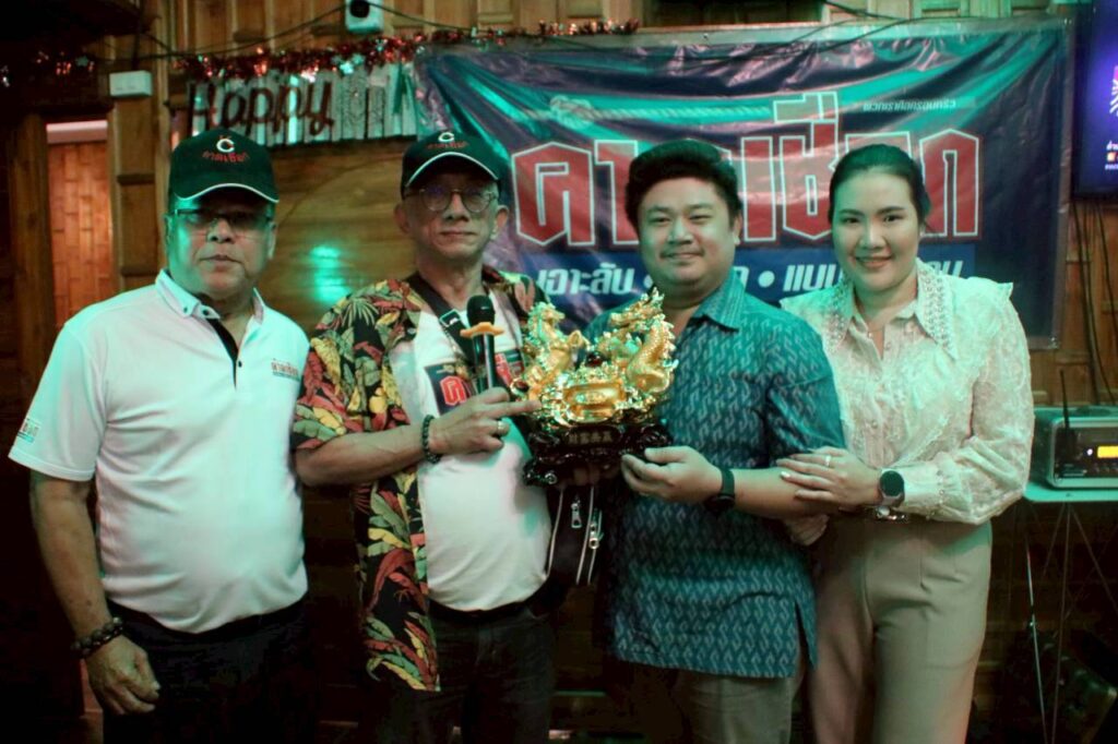 "ใหญ่ คาดเชือก" ฉลองเส้นทางสื่อ 45 ปี ครบรอบ 32 ปีคอลัมนิสต์ ก้าวสู่ปีที่ 5 เว็บไซต์สำนักข่าว “คาดเชือก” เพื่อนพ้องตำรวจ การเมือง และสื่อมวลชน ร่วมยินดีอบอุ่นที่ร้าน ป.กุ้งเผา สะพานใหม่ ดอนเมือง 29
