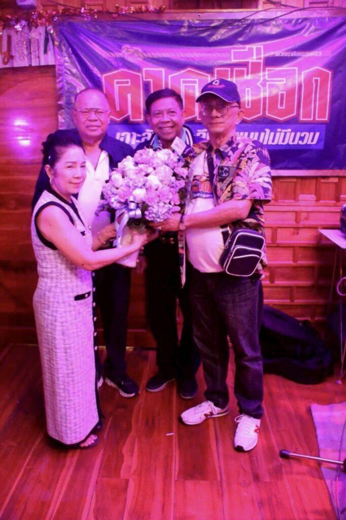"ใหญ่ คาดเชือก" ฉลองเส้นทางสื่อ 45 ปี ครบรอบ 32 ปีคอลัมนิสต์ ก้าวสู่ปีที่ 5 เว็บไซต์สำนักข่าว “คาดเชือก” เพื่อนพ้องตำรวจ การเมือง และสื่อมวลชน ร่วมยินดีอบอุ่นที่ร้าน ป.กุ้งเผา สะพานใหม่ ดอนเมือง 30