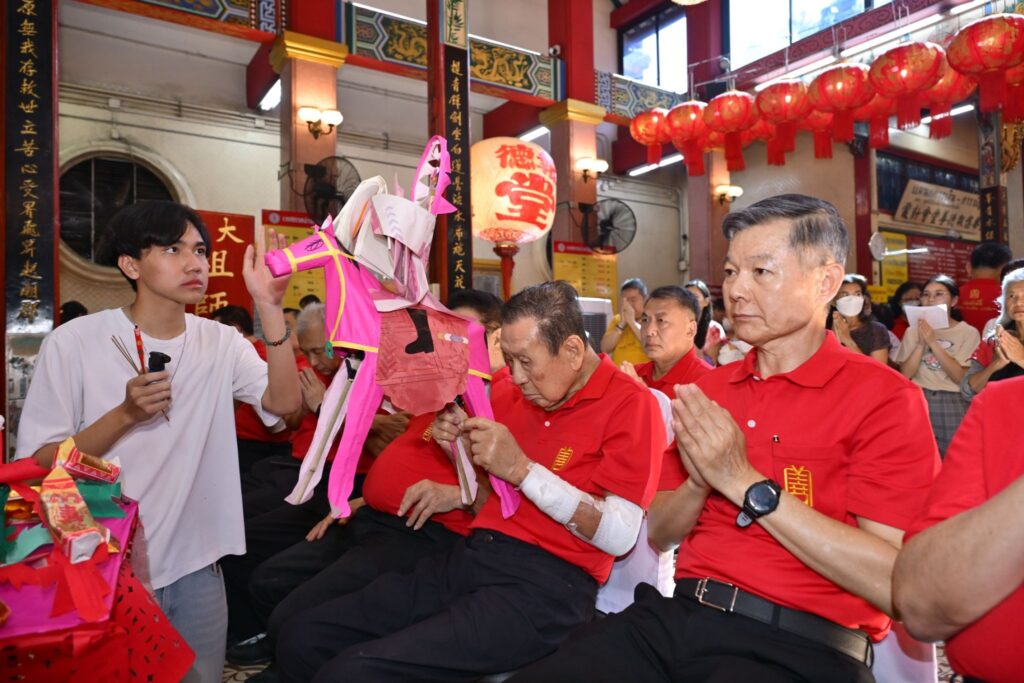 มูลนิธิป่อเต็กตึ๊ง จัดพิธีจุดเทียนเปิดงานเทศกาลง่วนเซียว ประจำปี 2569 ณ ศาลเจ้าไต้ฮงกง พลับพลาไชย กรุงเทพฯ 36