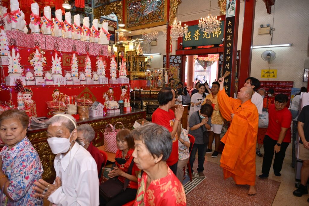 มูลนิธิป่อเต็กตึ๊ง จัดพิธีจุดเทียนเปิดงานเทศกาลง่วนเซียว ประจำปี 2569 ณ ศาลเจ้าไต้ฮงกง พลับพลาไชย กรุงเทพฯ 35