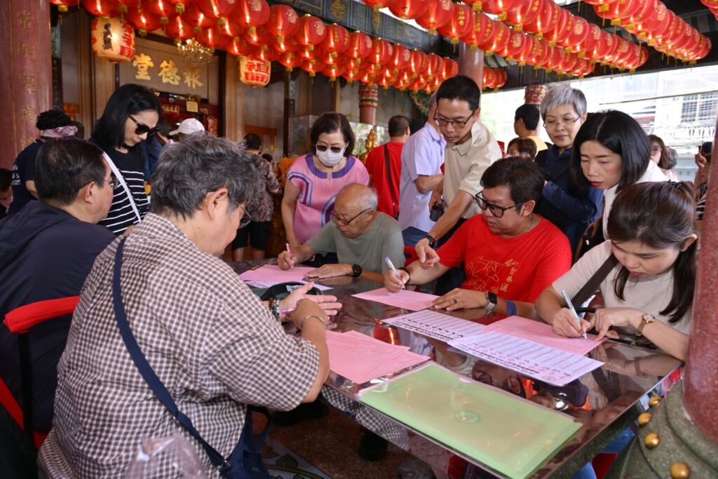 มูลนิธิป่อเต็กตึ๊ง จัดพิธีจุดเทียนเปิดงานเทศกาลง่วนเซียว ประจำปี 2569 ณ ศาลเจ้าไต้ฮงกง พลับพลาไชย กรุงเทพฯ 32
