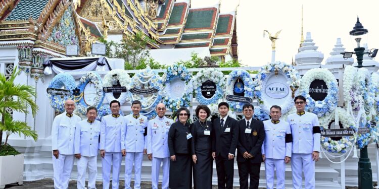มูลนิธิป่อเต็กตึ๊ง ร่วมวางพวงมาลาถวายราชสักการะ และเป็นเจ้าภาพพระพิธีธรรมสวดพระอภิธรรมพระบรมศพสมเด็จพระนางเจ้าสิริกิติ์ พระบรมราชินีนาถ ราชชนนีพันปีหลวง ณ พระที่นั่งดุสิตมหาปราสาท ในพระบรมมหาราชวัง 25 มูลนิธิป่อเต็กตึ๊ง ร่วมวางพวงมาลาถวายราชสักการะ และเป็นเจ้าภาพพระพิธีธรรมสวดพระอภิธรรมพระบรมศพสมเด็จพระนางเจ้าสิริกิติ์ พระบรมราชินีนาถ ราชชนนีพันปีหลวง ณ พระที่นั่งดุสิตมหาปราสาท ในพระบรมมหาราชวัง