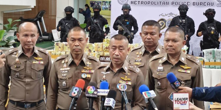 สืบสวนนครบาล 7 ตัดวงจรการขนลำเลียงไอซ์ 1.11 ตัน ลักลอบนำมาจำหน่ายในพื้นที่ กทม. 25 สืบสวนนครบาล 7 ตัดวงจรการขนลำเลียงไอซ์ 1.11 ตัน ลักลอบนำมาจำหน่ายในพื้นที่ กทม.