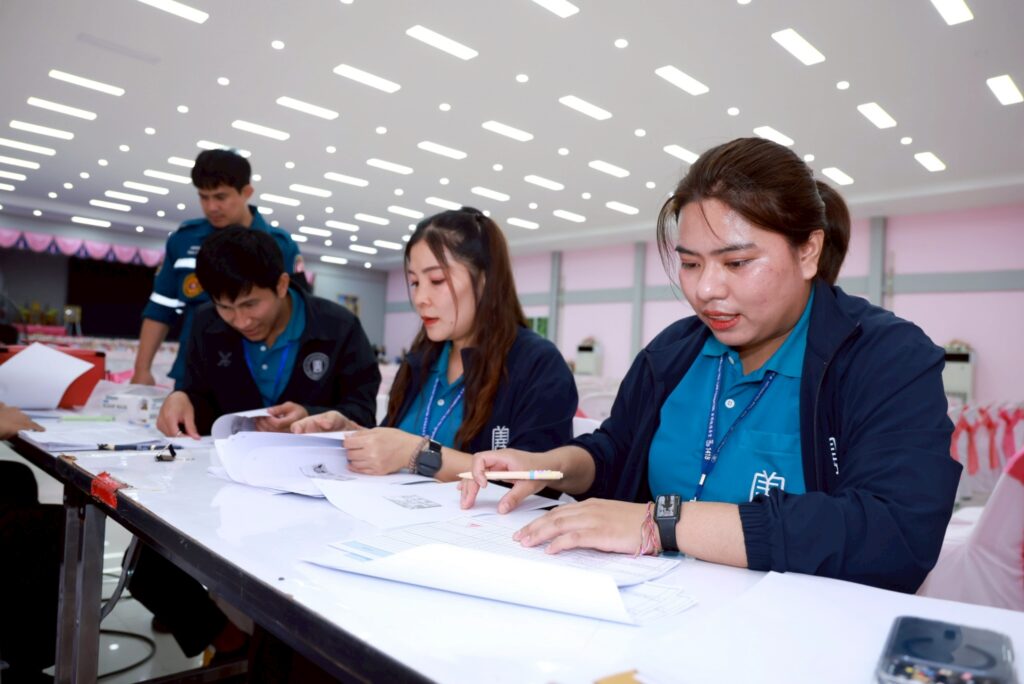 มูลนิธิป่อเต็กตึ๊ง สนับสนุนค่าพาหนะ และสิ่งของ ให้แก่ ผู้รับขาเทียม ช่างและอาสาสมัคร ในโครงการออกหน่วยทำขาเทียม พระราชทานเคลื่อนที่ ครั้งที่ 177 จังหวัดอุบลราชธานี 44