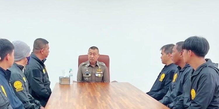 รองจ๋อนำทีม “ทลายห้องมืด”แก๊งหลอกให้รักรวบ 6 ผิวสีตะลึงพบประโยคเดียวเสียวถึงบัญชีธนาคาร