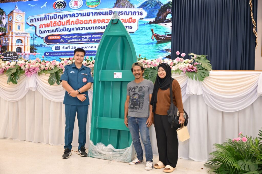 มูลนิธิป่อเต็กตึ๊ง เดินสายสร้างอาชีพ สร้างชีวิตประชาชนภาคใต้อย่างยั่งยืนต่อเนื่อง มอบอุปกรณ์ประกอบอาชีพ ให้แก่ครัวเรือนยากจนในพื้นที่จังหวัดตรัง พร้อมมอบจักรยานให้แก่โรงเรียนในพื้นที่ชนบท และนำหน่วยแพทย์เคลื่อนที่ออกบริการในพื้นที่ฟรี 45