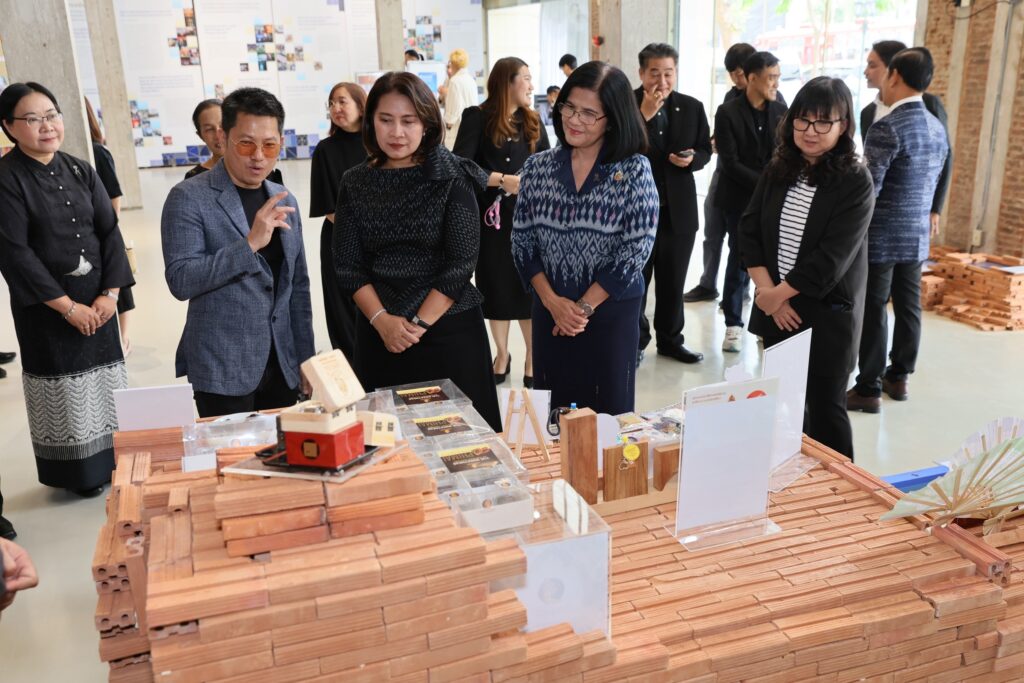 สำนักงานศิลปวัฒนธรรมร่วมสมัย (สศร.) มอบรางวัลการประกวดข้อเสนอโครงการเพื่อพัฒนาเมืองแห่งศิลปะ ปี 2569 ดันเมืองแห่งศิลปะ 5 จังหวัด นำคุณค่าทางวัฒนธรรมสร้างมูลค่าทางสังคมและเศรษฐกิจ 33