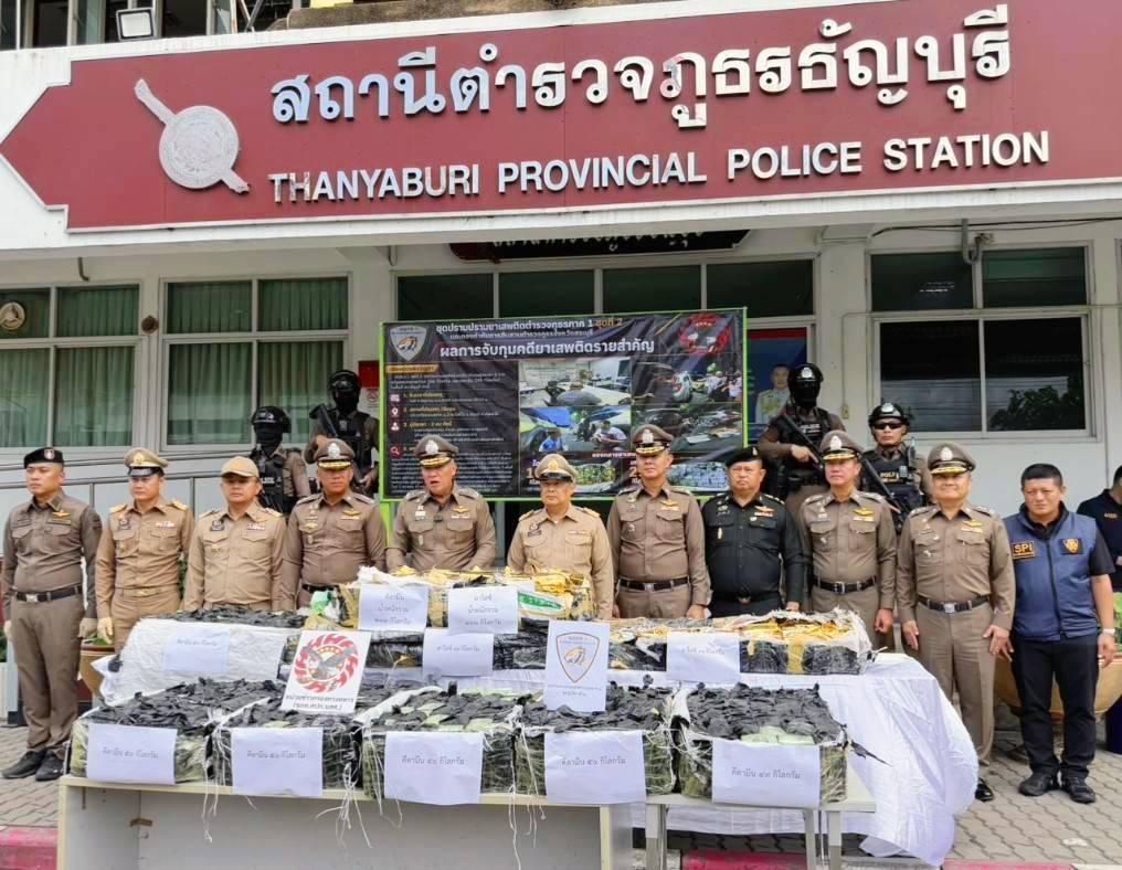 สภ.ธัญบุรี จ.ปทุมธานี จับกุมคดียาเสพติดรายสำคัญเครือข่าย "หนุ่มโน้ต ป.หางยาว ปทุมธานี" 30