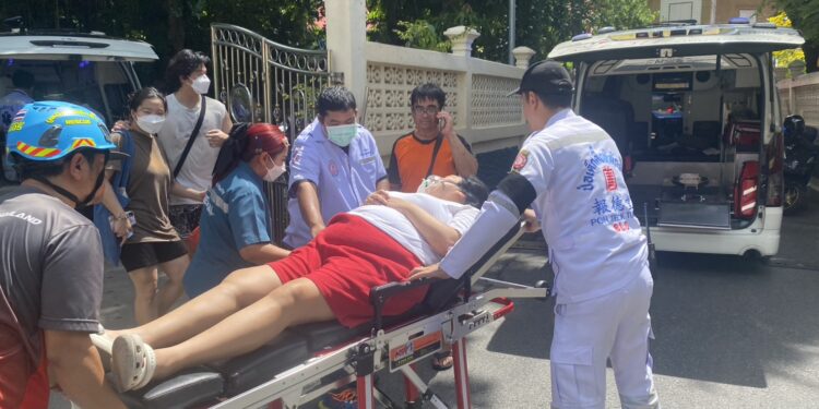 มูลนิธิป่อเต็กตึ๊งร่วมอำนวยความสะดวก จากเหตุเพลิงไหม้บ้านเรือนประชาชนภายในซอยพระรามที่ 6 ซอย 15 25 มูลนิธิป่อเต็กตึ๊งร่วมอำนวยความสะดวก จากเหตุเพลิงไหม้บ้านเรือนประชาชนภายในซอยพระรามที่ 6 ซอย 15