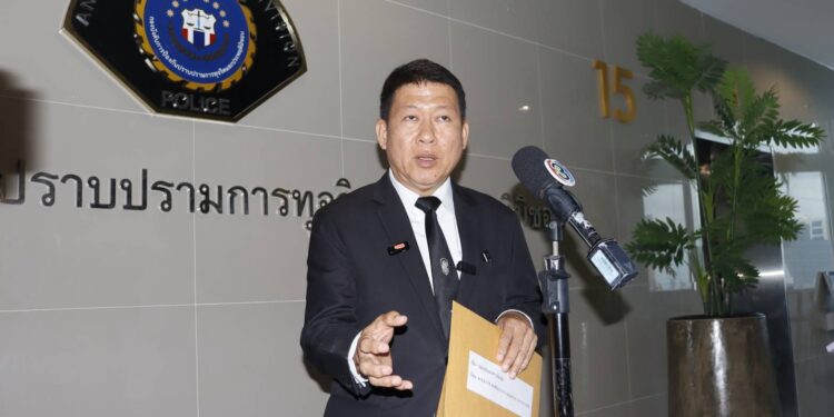 หอบหลักฐานแจ้งจับ "อดีตอธิบดีอัยการ" พฤติกรรมฉาว หิ้วเงินสด 400,000 บาท วิ่งเต้นสินบน หวังเคลียร์คดีทุจริต แสบ!แอบอ้างชื่อ "บิ๊กเต่า-ผู้การแป๊ะ" 25 หอบหลักฐานแจ้งจับ “อดีตอธิบดีอัยการ” พฤติกรรมฉาว หิ้วเงินสด 400,000 บาท วิ่งเต้นสินบน หวังเคลียร์คดีทุจริต แสบ!แอบอ้างชื่อ “บิ๊กเต่า-ผู้การแป๊ะ”