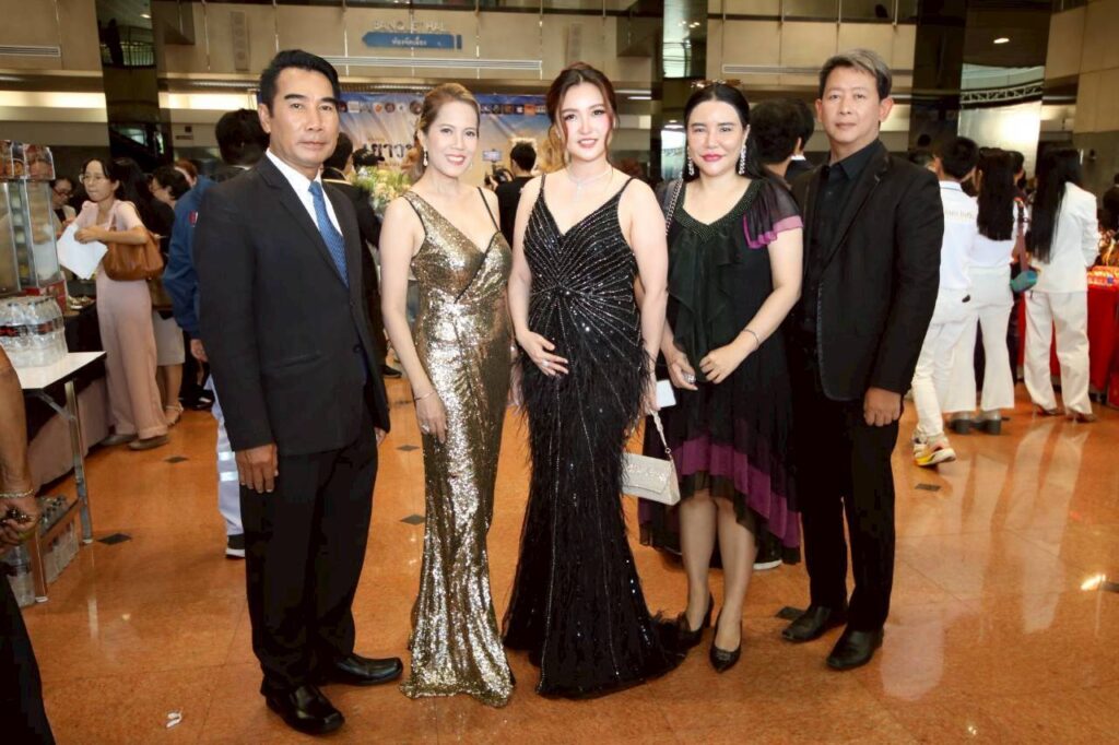 “นา ดาราวาไรตี้” จัดงานใหญ่แห่งปี มอบรางวัล นพเก้าดาวมงกุฏเพชร 2569 สุดอลังการ โดยนพ.ชลน่าน ศรีแก้ว ประธานมอบรางวัล 32