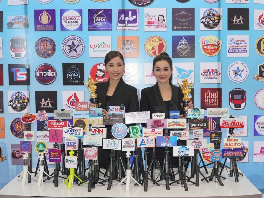 “นา ดาราวาไรตี้” จัดงานใหญ่แห่งปี มอบรางวัล นพเก้าดาวมงกุฏเพชร 2569 สุดอลังการ โดยนพ.ชลน่าน ศรีแก้ว ประธานมอบรางวัล 34