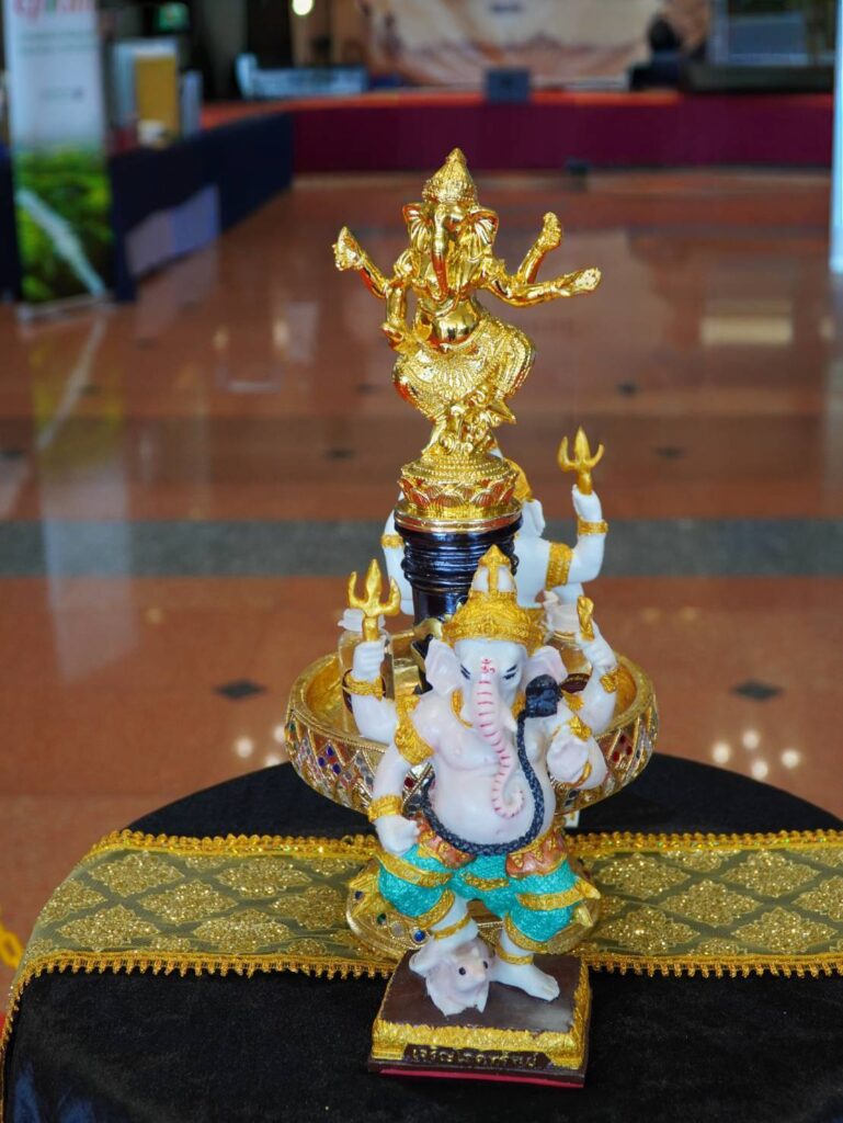 “นา ดาราวาไรตี้” จัดงานใหญ่แห่งปี มอบรางวัล นพเก้าดาวมงกุฏเพชร 2569 สุดอลังการ โดยนพ.ชลน่าน ศรีแก้ว ประธานมอบรางวัล 38