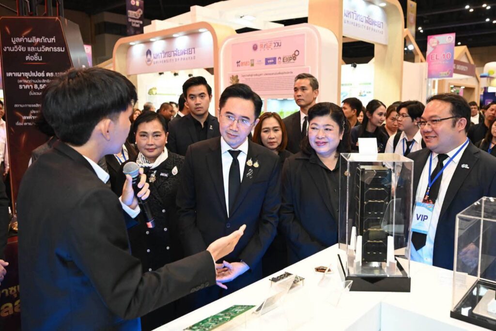 “ยศชนัน” เยี่ยมชมนิทรรศการมหกรรมงานวิจัยแห่งชาติ 2569 ย้ำพลัง Synergy ขับเคลื่อนงานวิจัยสู่การพัฒนาประเทศอย่างยั่งยืน 27