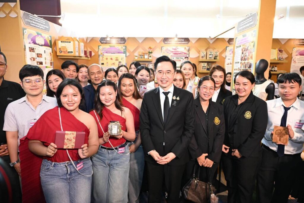 “ยศชนัน” เยี่ยมชมนิทรรศการมหกรรมงานวิจัยแห่งชาติ 2569 ย้ำพลัง Synergy ขับเคลื่อนงานวิจัยสู่การพัฒนาประเทศอย่างยั่งยืน 32