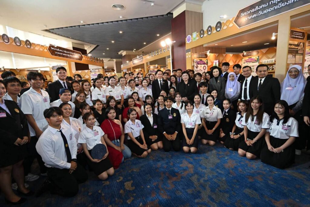 “ยศชนัน” เยี่ยมชมนิทรรศการมหกรรมงานวิจัยแห่งชาติ 2569 ย้ำพลัง Synergy ขับเคลื่อนงานวิจัยสู่การพัฒนาประเทศอย่างยั่งยืน 33