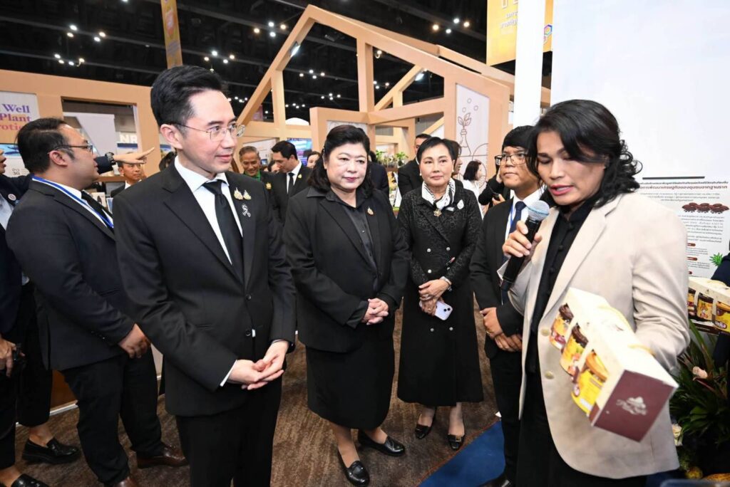 “ยศชนัน” เยี่ยมชมนิทรรศการมหกรรมงานวิจัยแห่งชาติ 2569 ย้ำพลัง Synergy ขับเคลื่อนงานวิจัยสู่การพัฒนาประเทศอย่างยั่งยืน 36