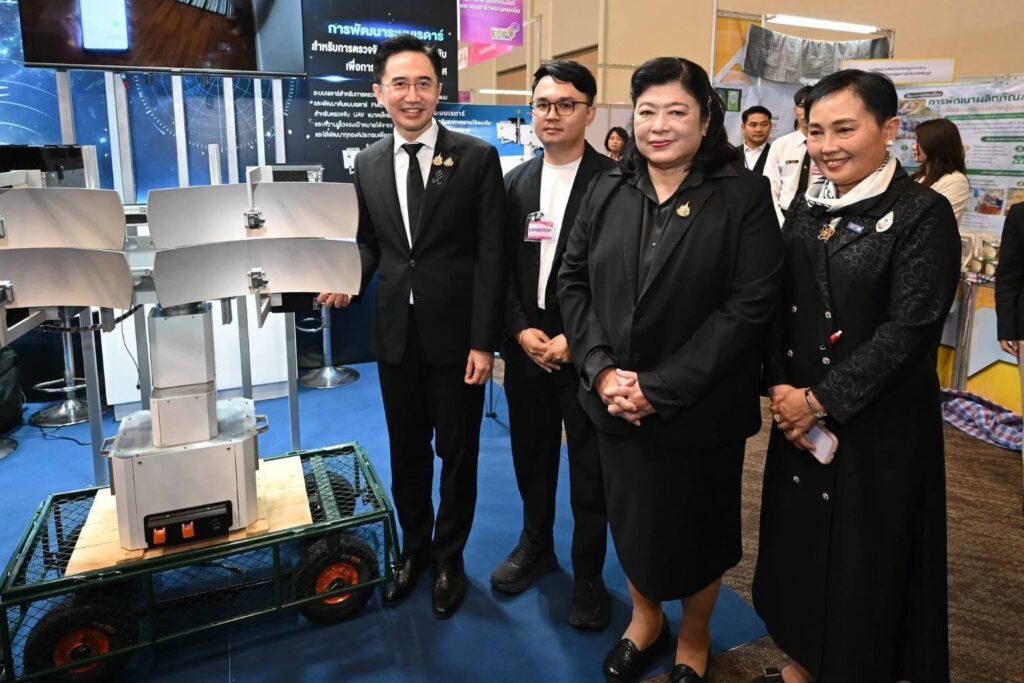 “ยศชนัน” เยี่ยมชมนิทรรศการมหกรรมงานวิจัยแห่งชาติ 2569 ย้ำพลัง Synergy ขับเคลื่อนงานวิจัยสู่การพัฒนาประเทศอย่างยั่งยืน 39