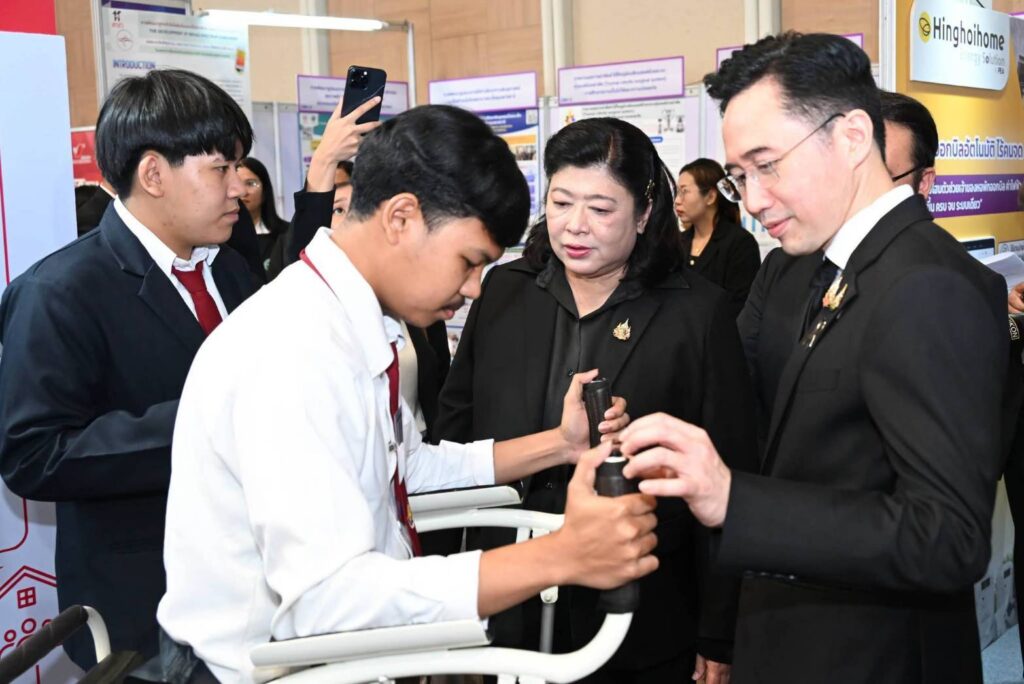 “ยศชนัน” เยี่ยมชมนิทรรศการมหกรรมงานวิจัยแห่งชาติ 2569 ย้ำพลัง Synergy ขับเคลื่อนงานวิจัยสู่การพัฒนาประเทศอย่างยั่งยืน 42