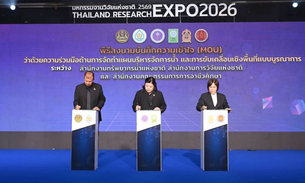 วช. ผนึกกำลัง สทนช. และ สอศ. ลงนาม MOU “พลิกอนาคประเทศไทย : ฝ่าวิกฤต PM2.5 ภาคเหนือ สู่ความมั่นคงน้ำทั่วไทย” ในงาน Thailand Research Expo 2026 34