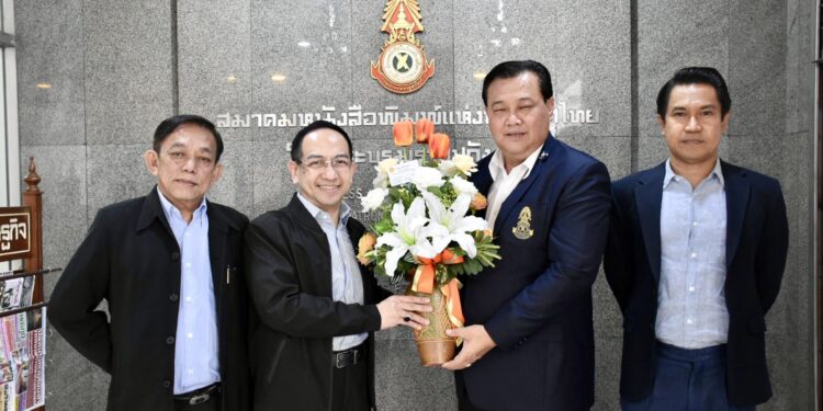 "นายก สนท." แต่งตั้ง 'สุนทร ช่วยตระกูล' นักหนังสือพิมพ์อาวุโส และ 'ปรพล อดิเรกสาร' อดีต ส.ส.หลายสมัย เป็นที่ปรึกษาสมาคม เสริมทัพด้วยประสบการณ์และวิสัยทัศน์ พัฒนาองค์กรสื่อแห่งแรกของไทย 25 “นายก สนท.” แต่งตั้ง ‘สุนทร ช่วยตระกูล’ นักหนังสือพิมพ์อาวุโส และ ‘ปรพล อดิเรกสาร’ อดีต ส.ส.หลายสมัย เป็นที่ปรึกษาสมาคม เสริมทัพด้วยประสบการณ์และวิสัยทัศน์ พัฒนาองค์กรสื่อแห่งแรกของไทย