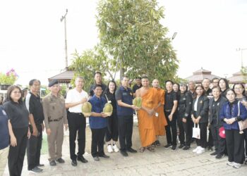 ผู้ว่าฯนนท์ผนึกวัดโตนด ช่วยผู้เดือดร้อน ปลูกทุเรียนก้านยาวสืบสานมรดกเมืองนนท์