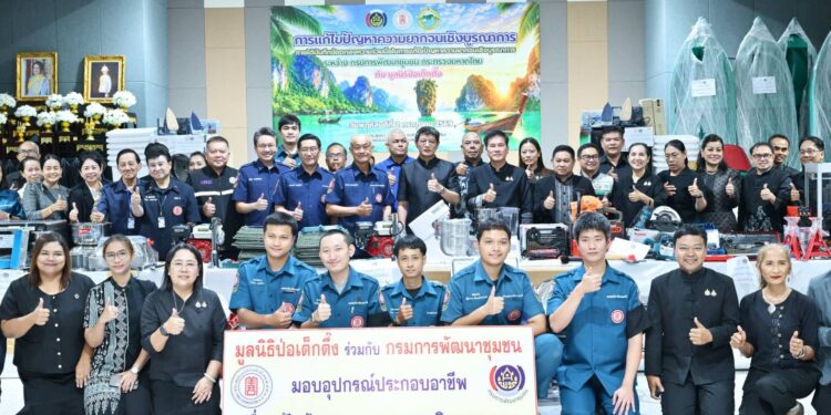 มูลนิธิป่อเต็กตึ๊ง เดินสายสร้างอาชีพ สร้างชีวิตประชาชนภาคใต้อย่างยั่งยืนต่อเนื่อง มอบอุปกรณ์ประกอบอาชีพให้แก่ครัวเรือนยากจนในพื้นที่จังหวัดพังงา พร้อมมอบจักรยานให้แก่โรงเรียนในพื้นที่ชนบท และนำหน่วยแพทย์เคลื่อนที่ออกบริการฟรี 25 มูลนิธิป่อเต็กตึ๊ง เดินสายสร้างอาชีพ สร้างชีวิตประชาชนภาคใต้อย่างยั่งยืนต่อเนื่อง มอบอุปกรณ์ประกอบอาชีพให้แก่ครัวเรือนยากจนในพื้นที่จังหวัดพังงา พร้อมมอบจักรยานให้แก่โรงเรียนในพื้นที่ชนบท และนำหน่วยแพทย์เคลื่อนที่ออกบริการฟรี