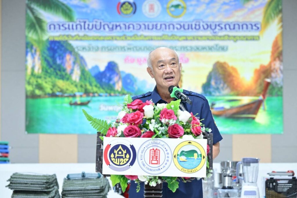 มูลนิธิป่อเต็กตึ๊ง เดินสายสร้างอาชีพ สร้างชีวิตประชาชนภาคใต้อย่างยั่งยืนต่อเนื่อง มอบอุปกรณ์ประกอบอาชีพให้แก่ครัวเรือนยากจนในพื้นที่จังหวัดพังงา พร้อมมอบจักรยานให้แก่โรงเรียนในพื้นที่ชนบท และนำหน่วยแพทย์เคลื่อนที่ออกบริการฟรี 28