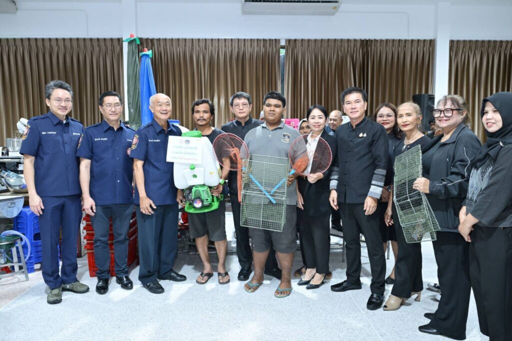 มูลนิธิป่อเต็กตึ๊ง เดินสายสร้างอาชีพ สร้างชีวิตประชาชนภาคใต้อย่างยั่งยืนต่อเนื่อง มอบอุปกรณ์ประกอบอาชีพให้แก่ครัวเรือนยากจนในพื้นที่จังหวัดพังงา พร้อมมอบจักรยานให้แก่โรงเรียนในพื้นที่ชนบท และนำหน่วยแพทย์เคลื่อนที่ออกบริการฟรี 38