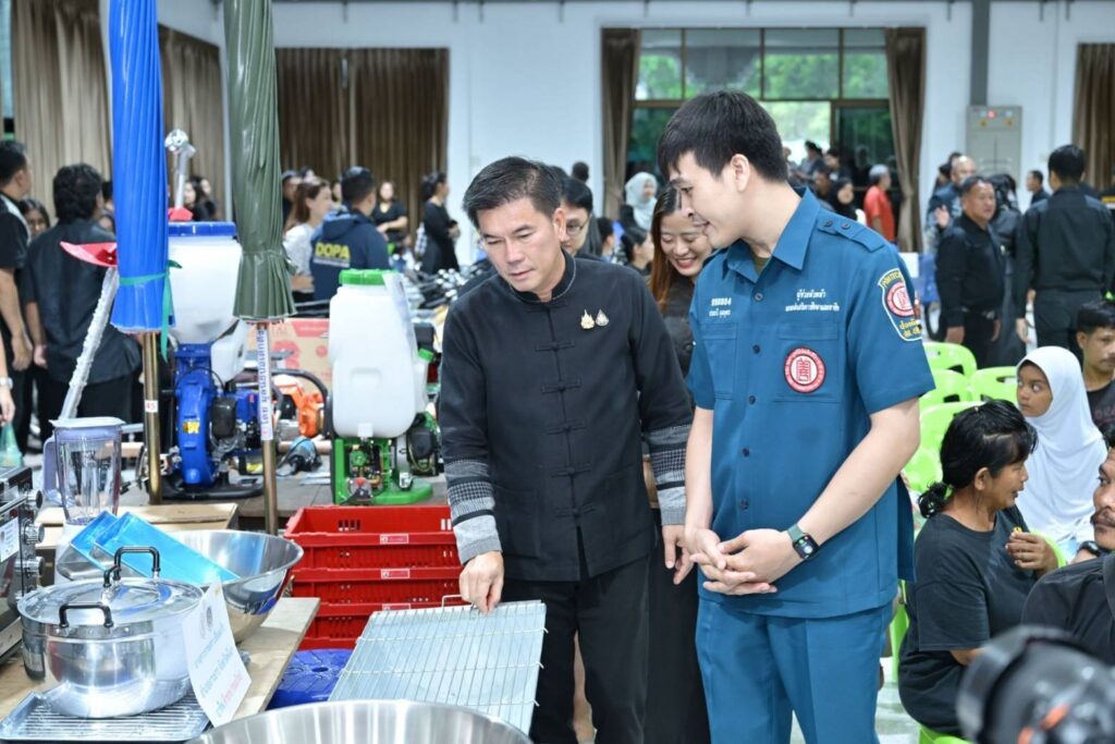 มูลนิธิป่อเต็กตึ๊ง เดินสายสร้างอาชีพ สร้างชีวิตประชาชนภาคใต้อย่างยั่งยืนต่อเนื่อง มอบอุปกรณ์ประกอบอาชีพให้แก่ครัวเรือนยากจนในพื้นที่จังหวัดพังงา พร้อมมอบจักรยานให้แก่โรงเรียนในพื้นที่ชนบท และนำหน่วยแพทย์เคลื่อนที่ออกบริการฟรี 43